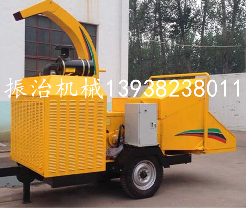 鄭州振治機械大型新型樹(shù)枝粉碎機試機現場(chǎng)